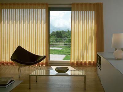 Hand Operated Curtain Track Systems, Colorama 1, Room shot